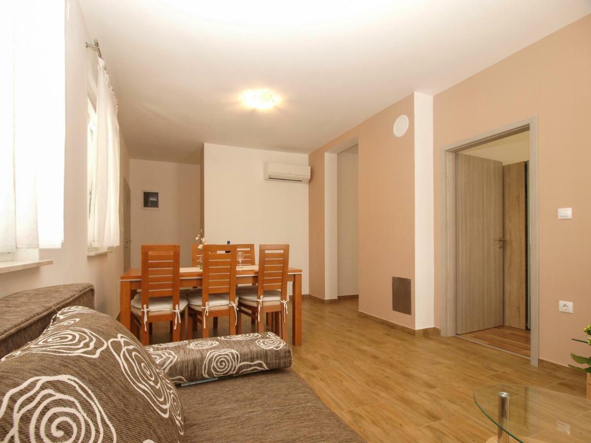 4 Stars Apartments-Pikula Fazana Bagian luar foto