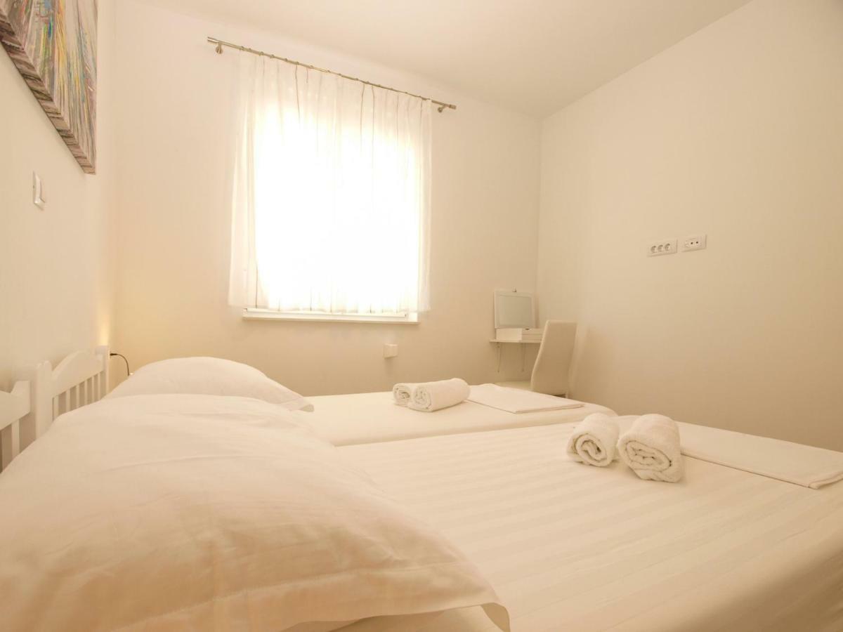 4 Stars Apartments-Pikula Fazana Bagian luar foto