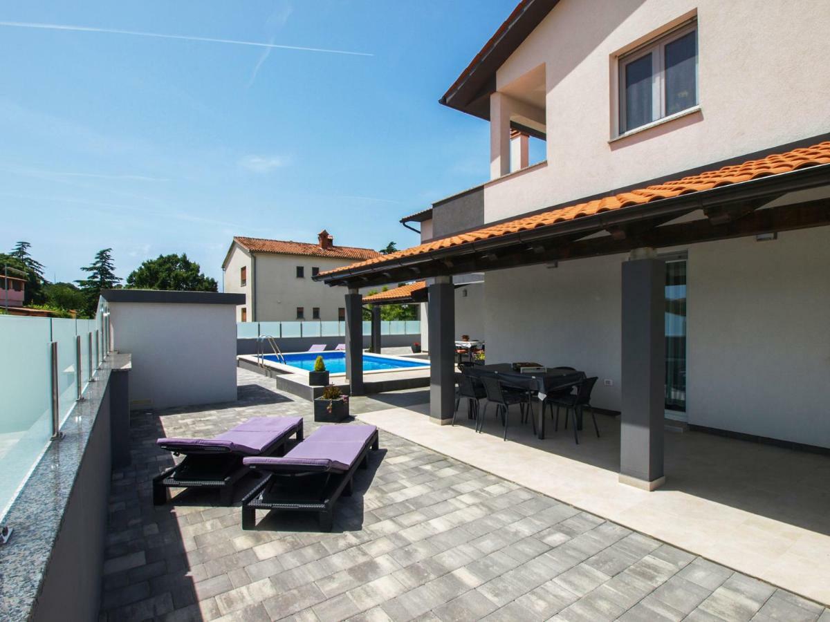4 Stars Apartments-Pikula Fazana Bagian luar foto