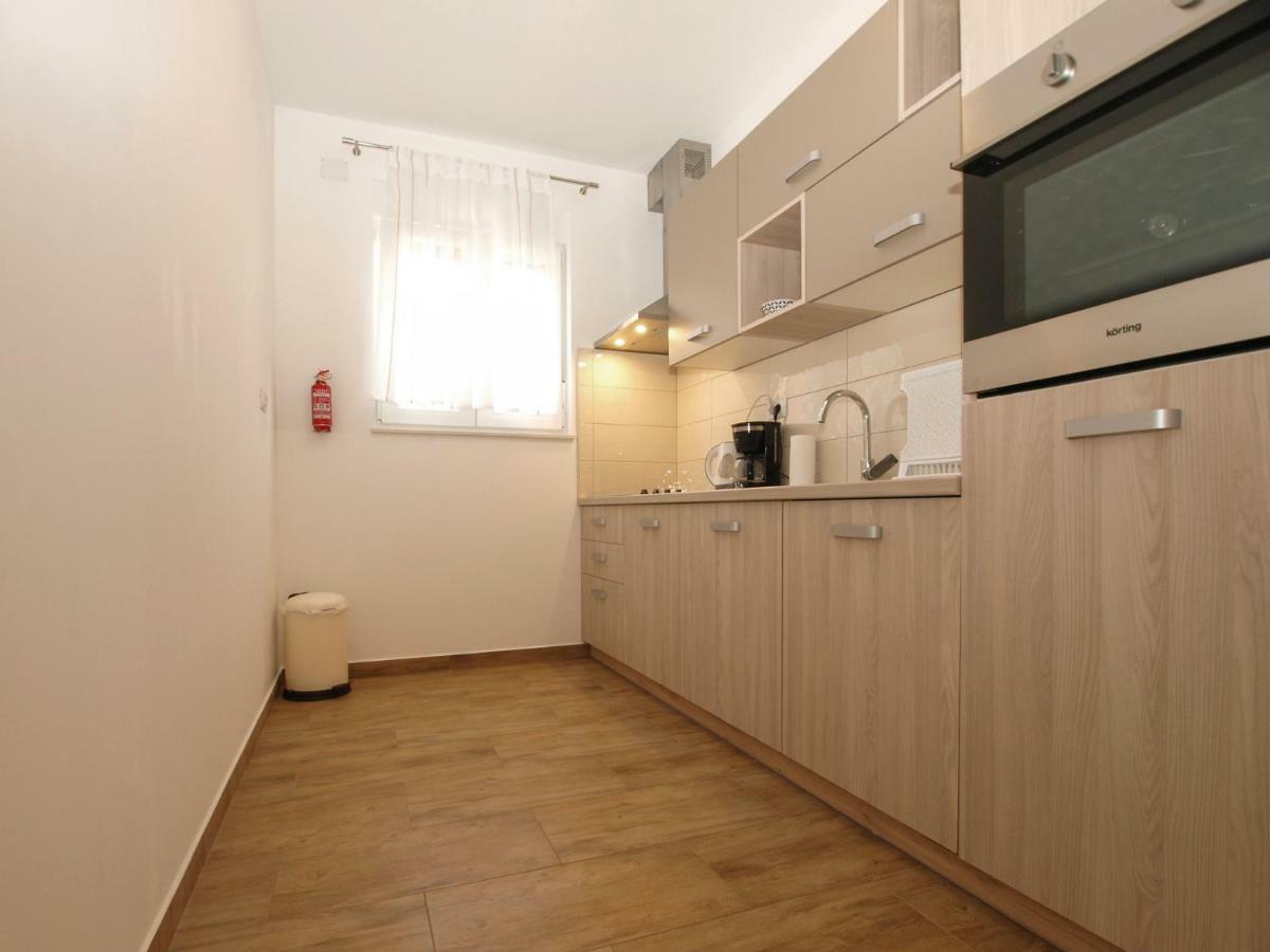 4 Stars Apartments-Pikula Fazana Bagian luar foto