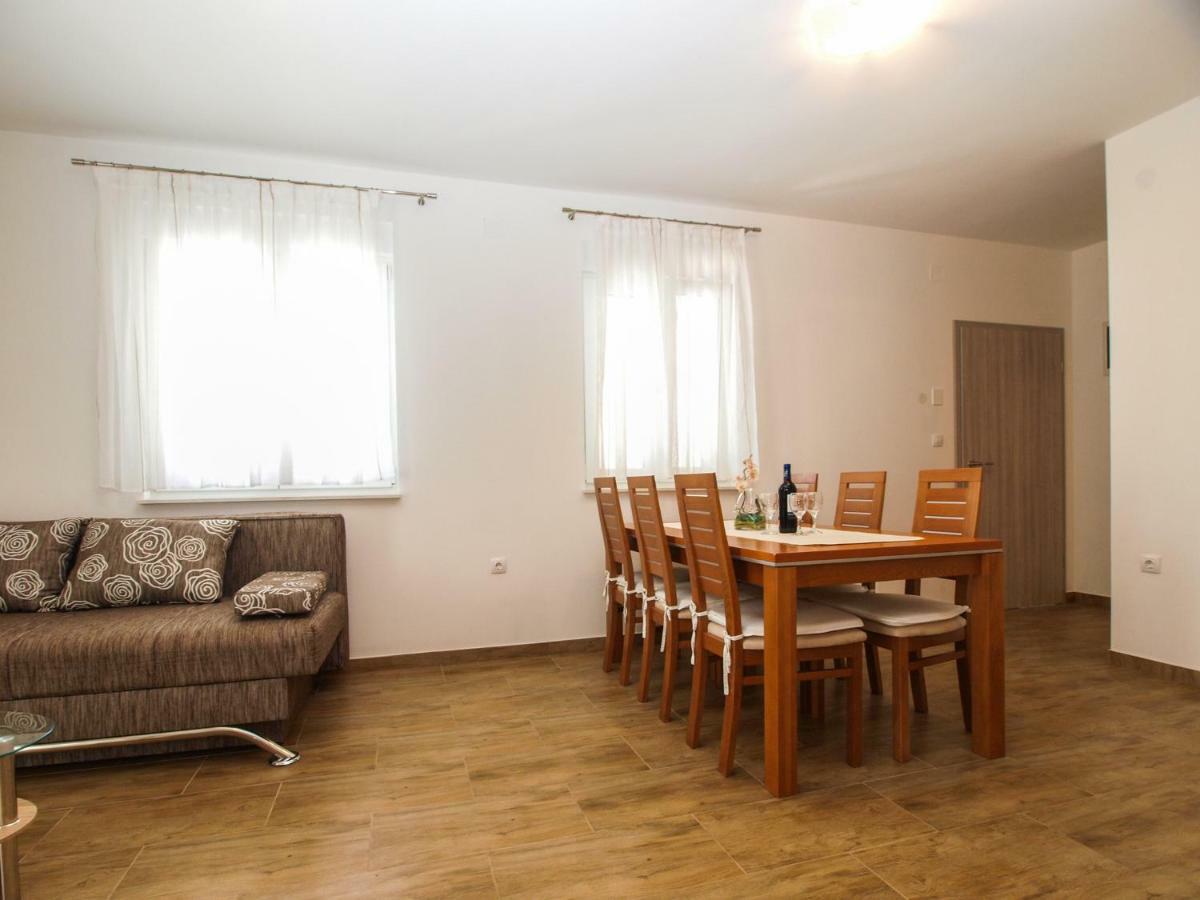 4 Stars Apartments-Pikula Fazana Bagian luar foto