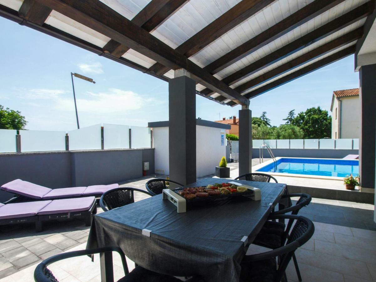 4 Stars Apartments-Pikula Fazana Bagian luar foto