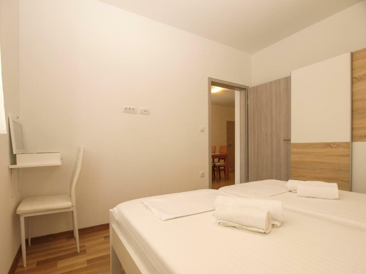 4 Stars Apartments-Pikula Fazana Bagian luar foto
