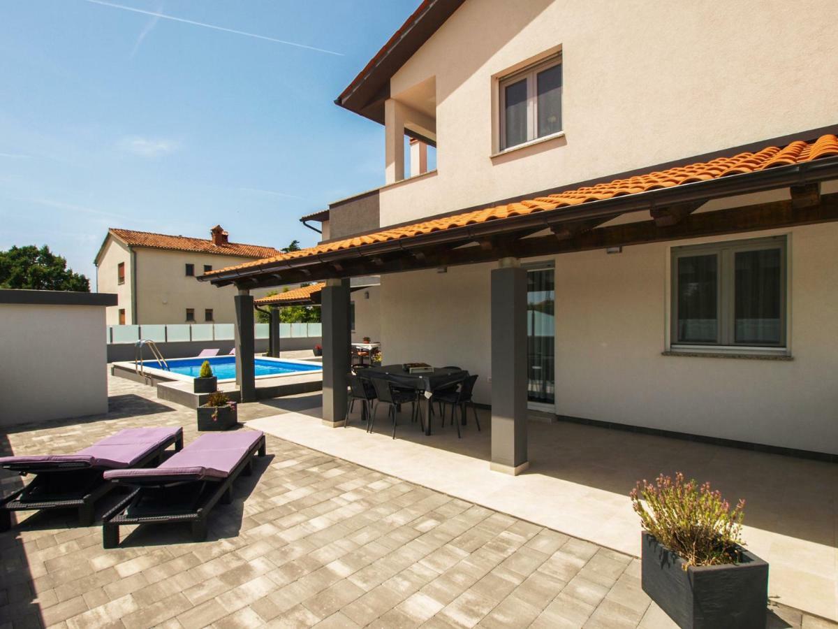 4 Stars Apartments-Pikula Fazana Bagian luar foto