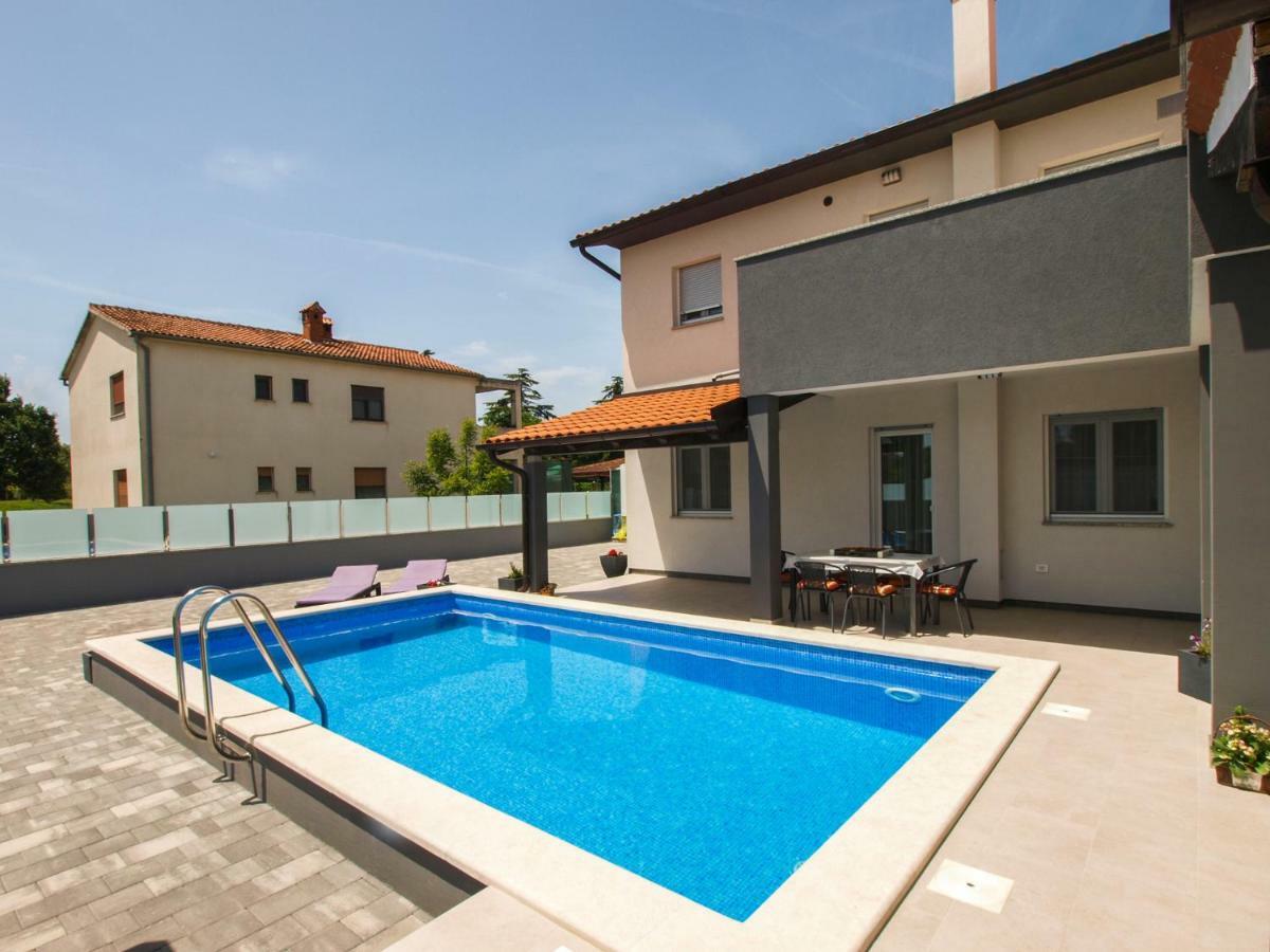 4 Stars Apartments-Pikula Fazana Bagian luar foto