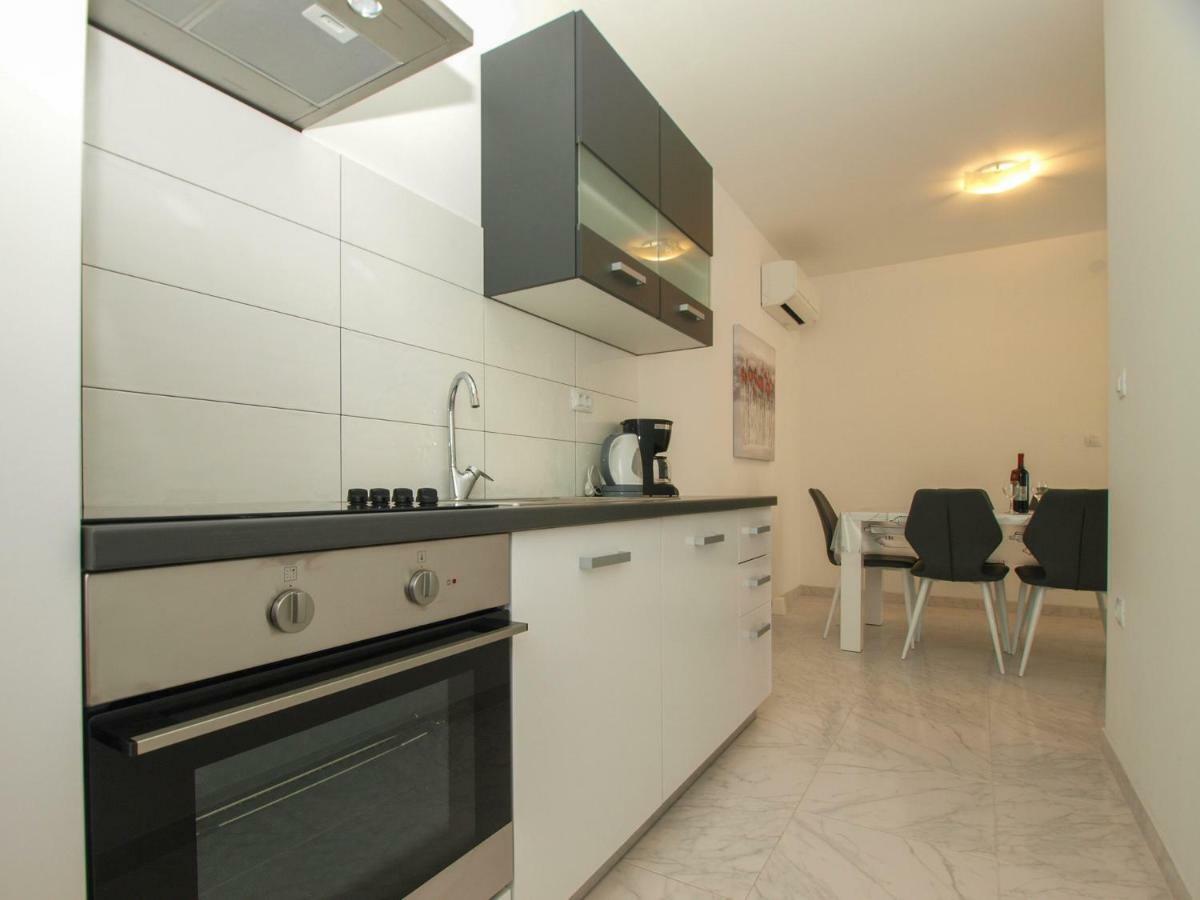 4 Stars Apartments-Pikula Fazana Bagian luar foto