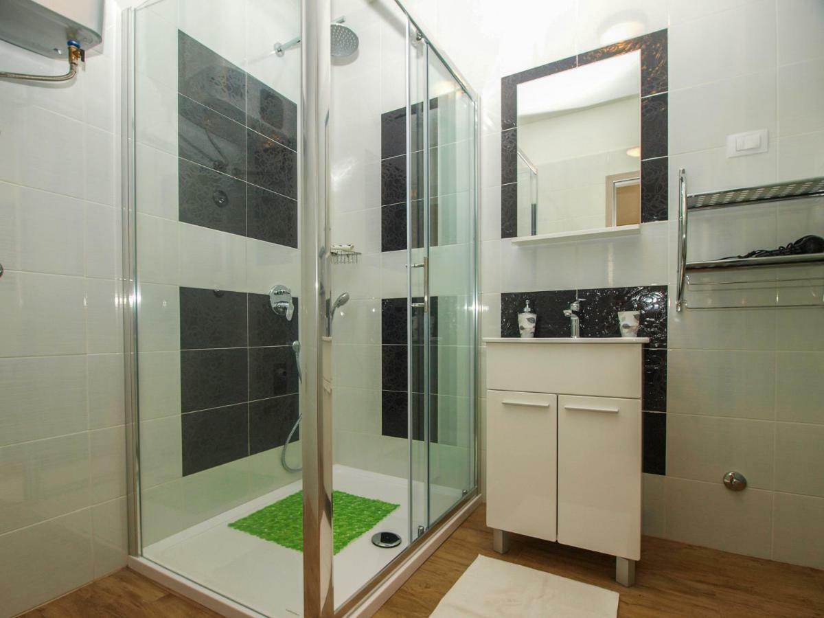 4 Stars Apartments-Pikula Fazana Bagian luar foto