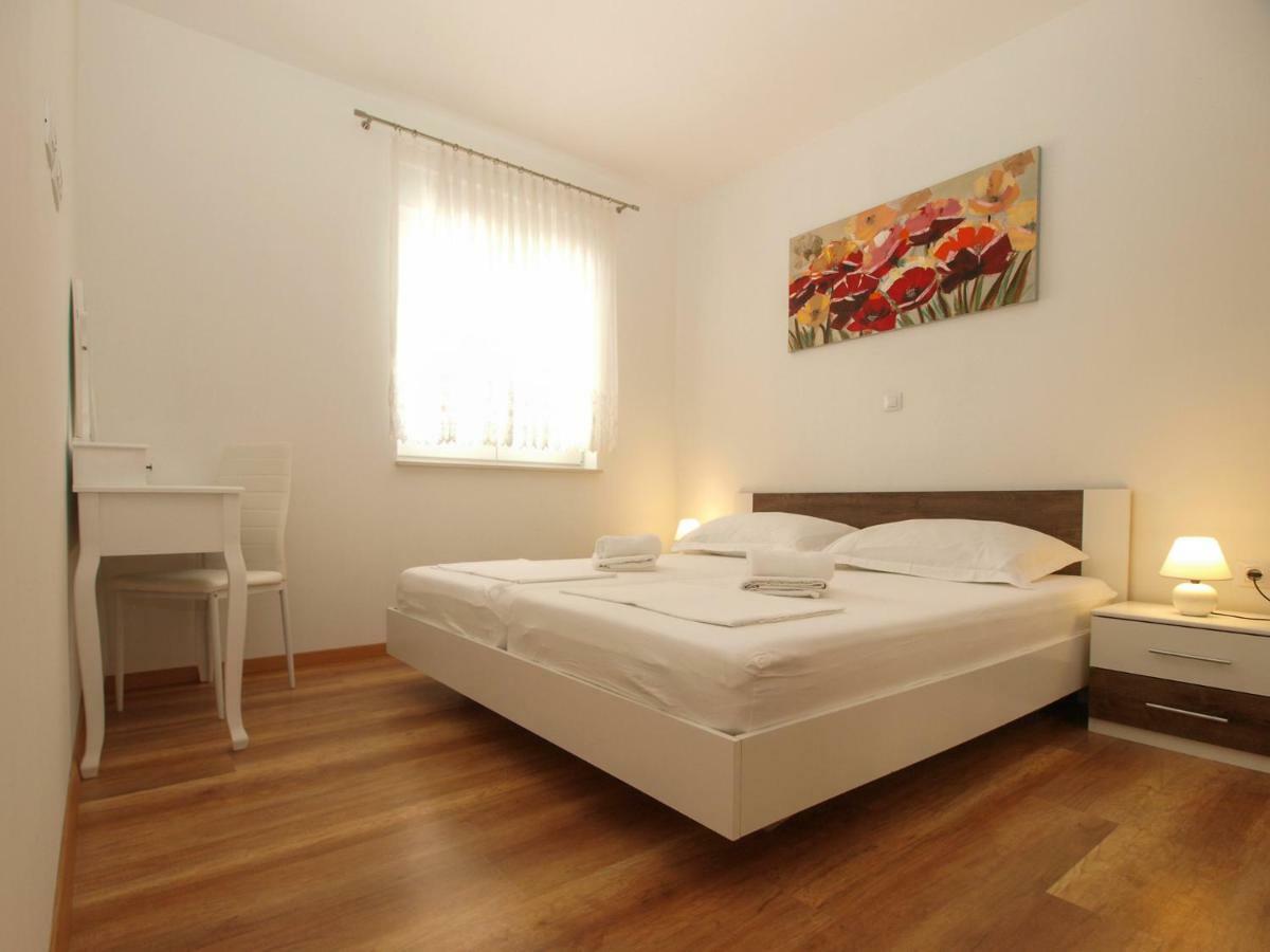 4 Stars Apartments-Pikula Fazana Bagian luar foto