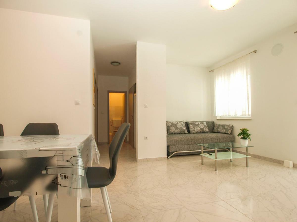 4 Stars Apartments-Pikula Fazana Bagian luar foto