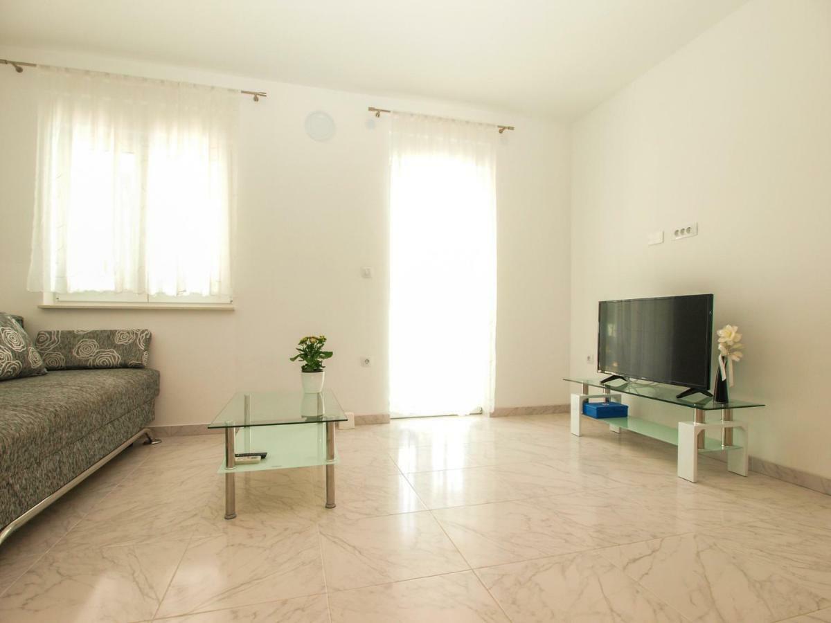 4 Stars Apartments-Pikula Fazana Bagian luar foto