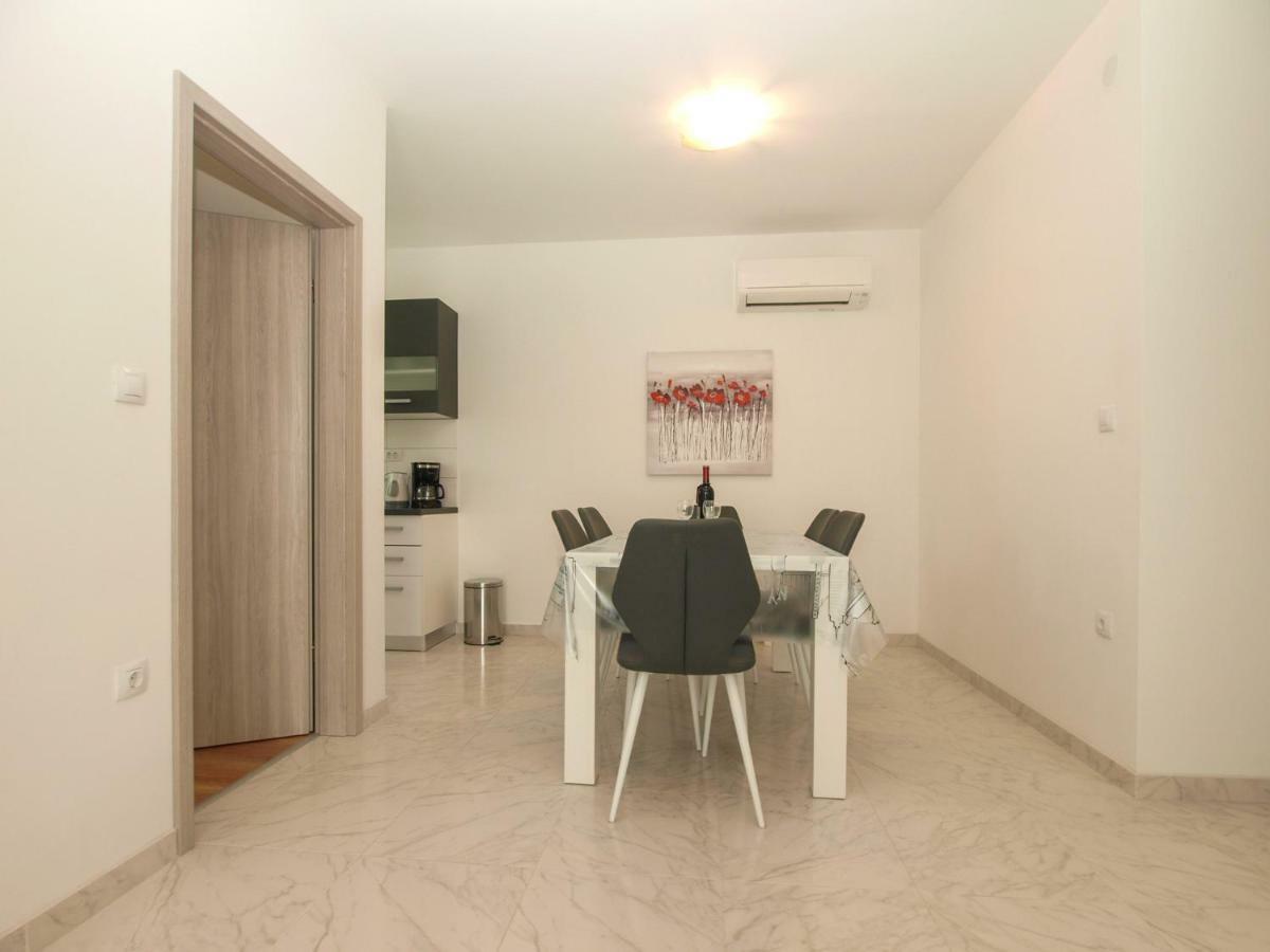 4 Stars Apartments-Pikula Fazana Bagian luar foto