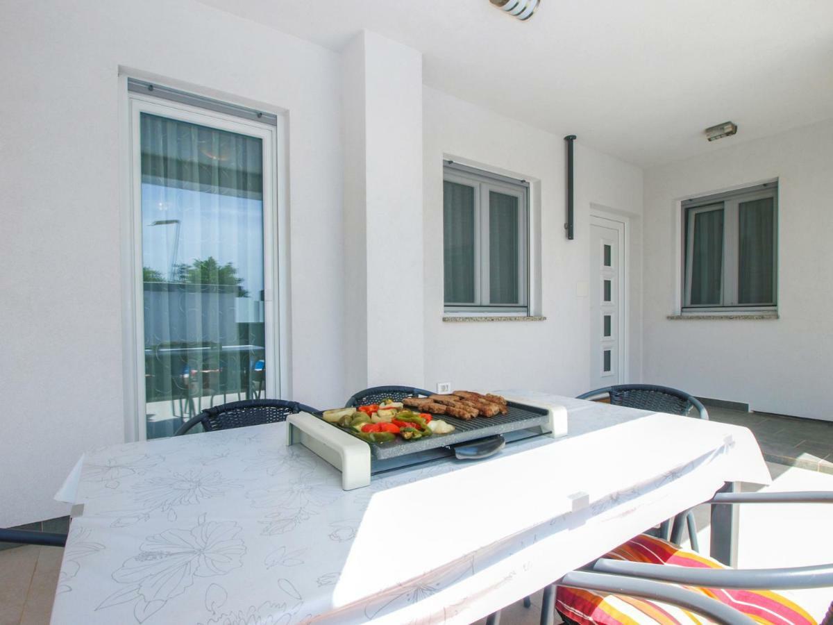 4 Stars Apartments-Pikula Fazana Bagian luar foto