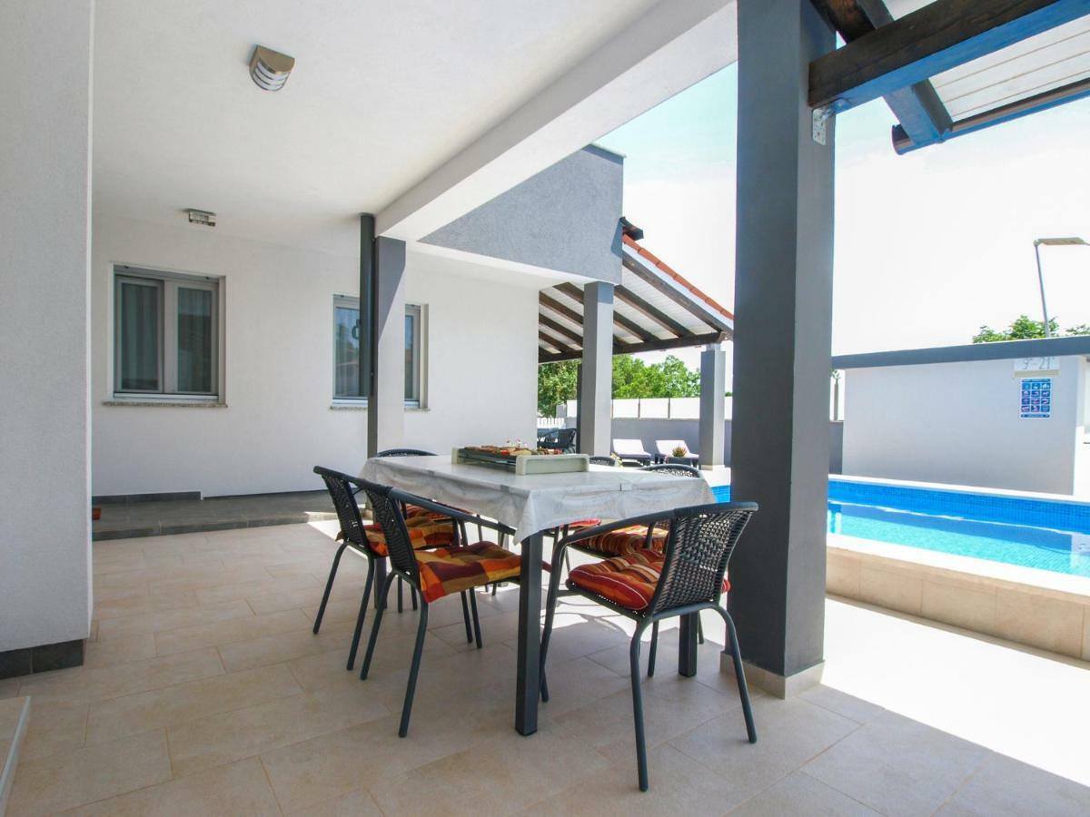 4 Stars Apartments-Pikula Fazana Bagian luar foto