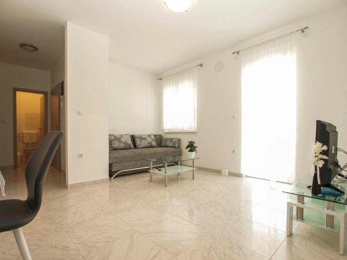 4 Stars Apartments-Pikula Fazana Bagian luar foto