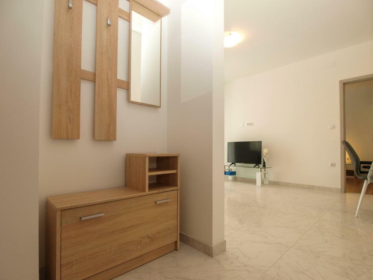 4 Stars Apartments-Pikula Fazana Bagian luar foto