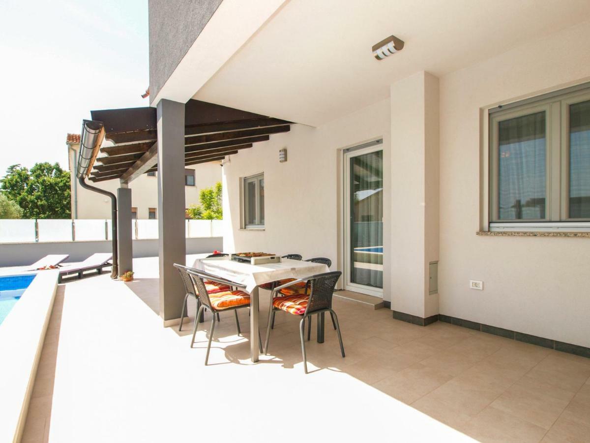 4 Stars Apartments-Pikula Fazana Bagian luar foto