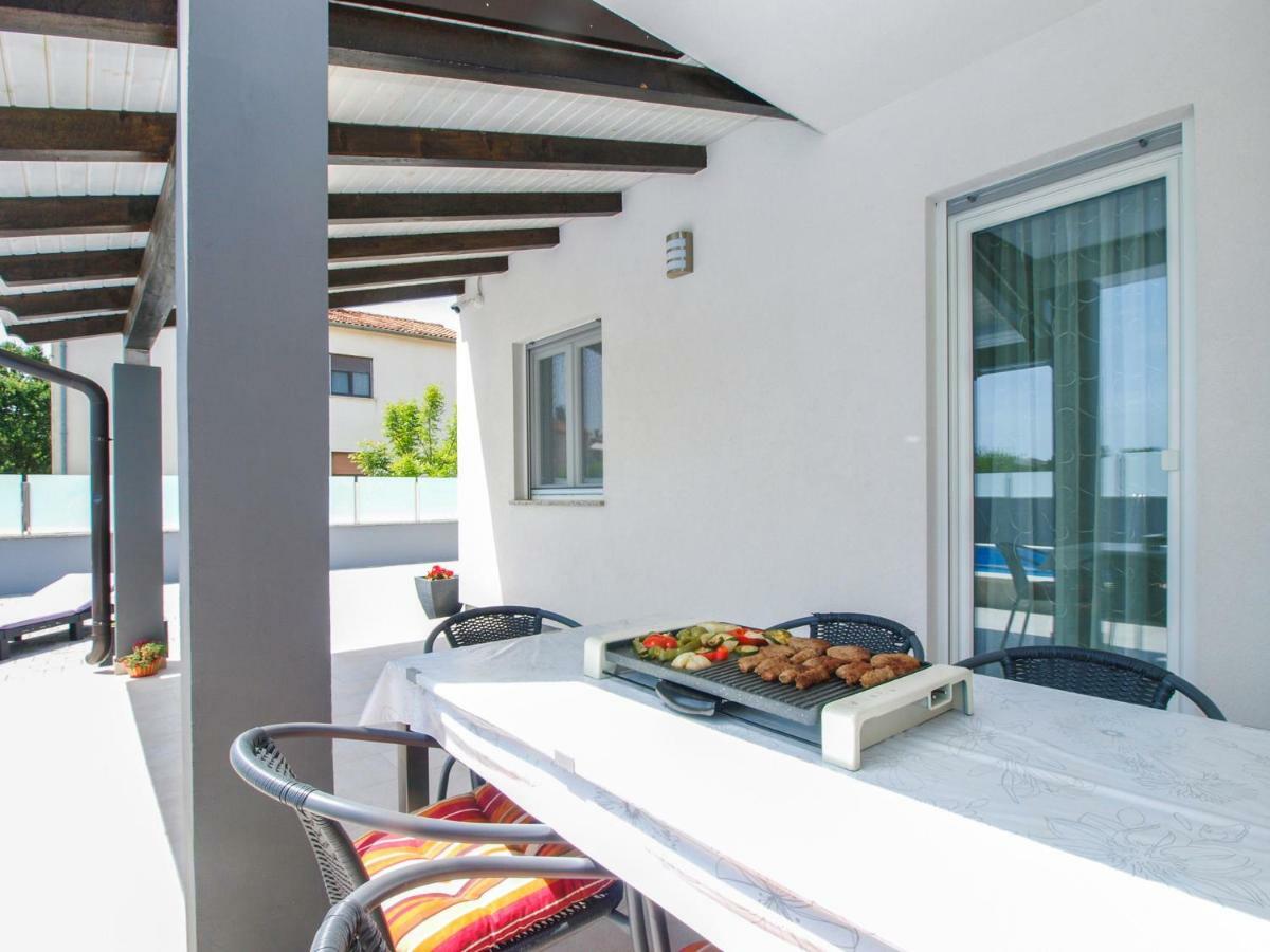 4 Stars Apartments-Pikula Fazana Bagian luar foto