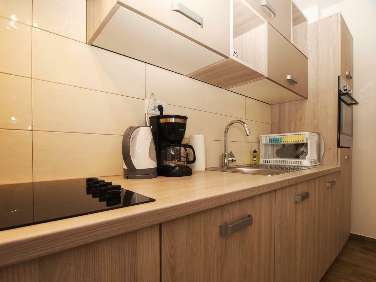 4 Stars Apartments-Pikula Fazana Bagian luar foto
