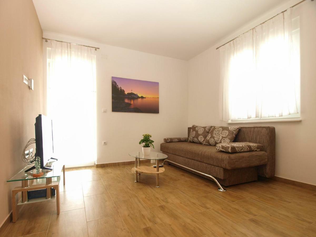 4 Stars Apartments-Pikula Fazana Bagian luar foto