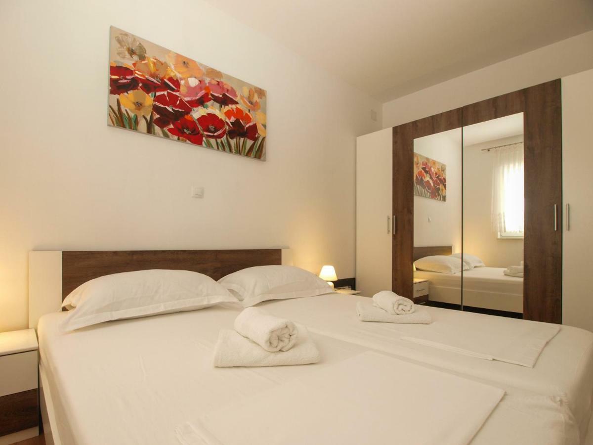4 Stars Apartments-Pikula Fazana Bagian luar foto