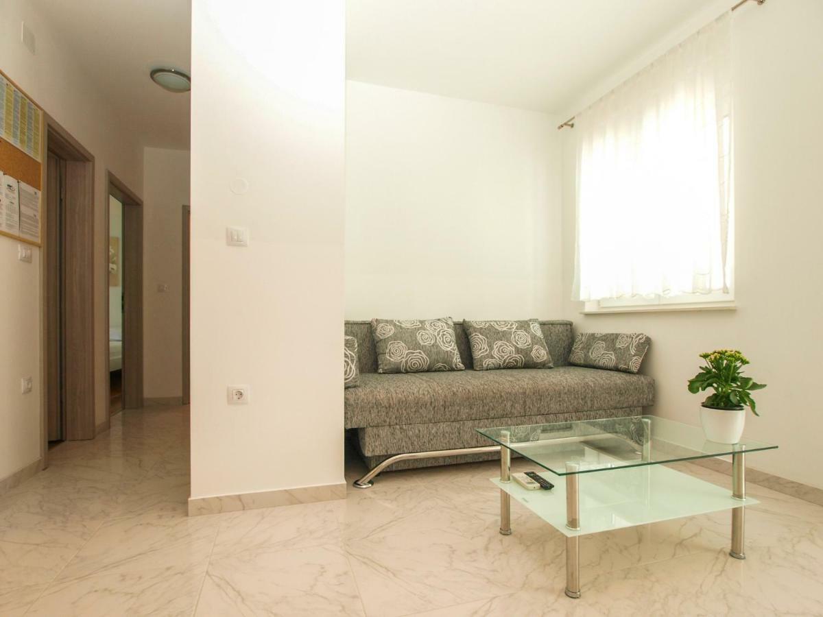 4 Stars Apartments-Pikula Fazana Bagian luar foto