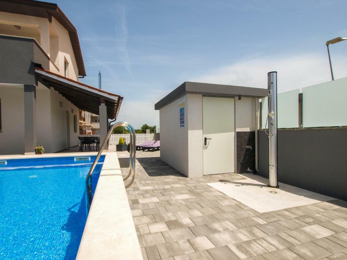4 Stars Apartments-Pikula Fazana Bagian luar foto