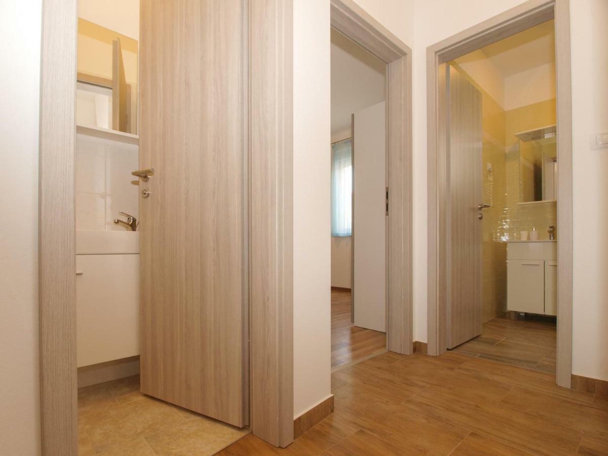 4 Stars Apartments-Pikula Fazana Bagian luar foto