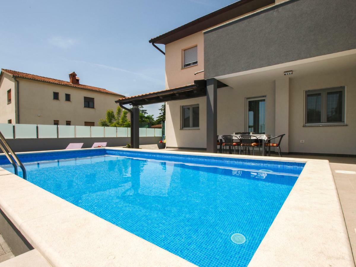 4 Stars Apartments-Pikula Fazana Bagian luar foto