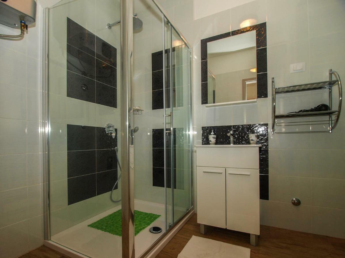 4 Stars Apartments-Pikula Fazana Bagian luar foto