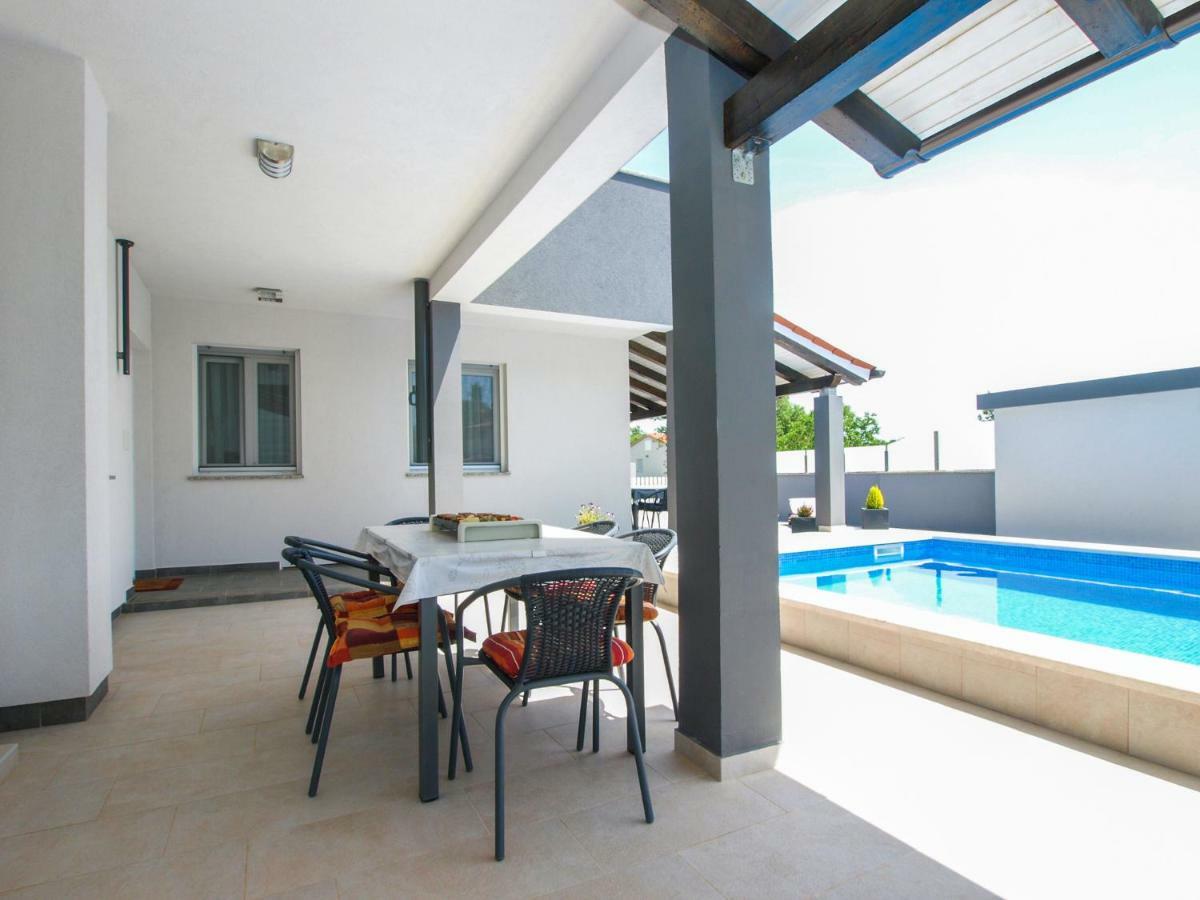 4 Stars Apartments-Pikula Fazana Bagian luar foto
