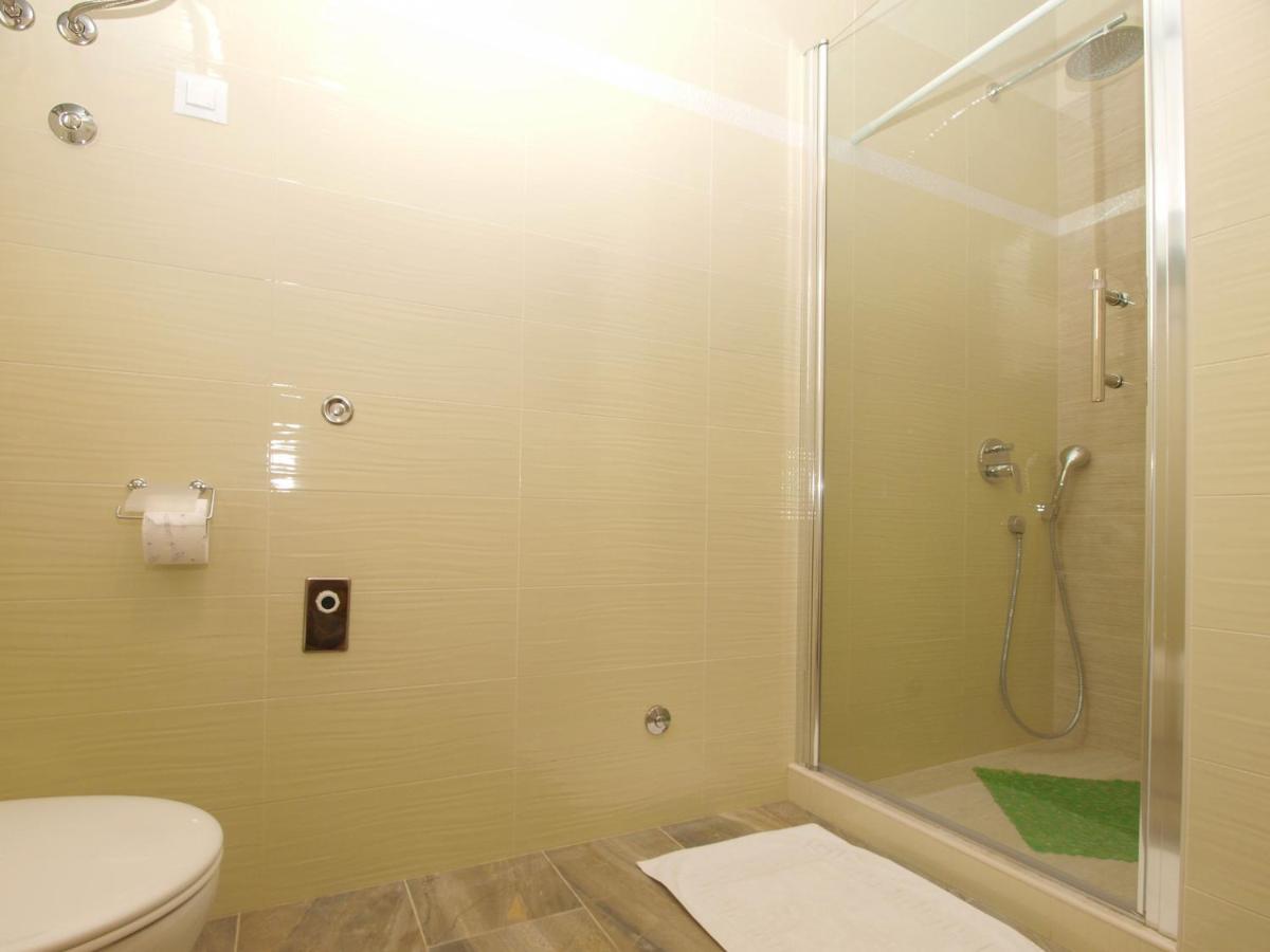 4 Stars Apartments-Pikula Fazana Bagian luar foto